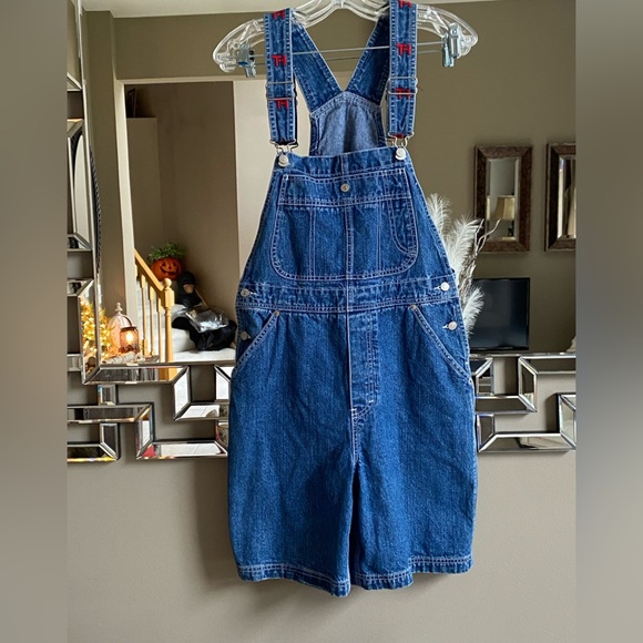 Tommy Hilfiger Denim - VINTAGE TOMMY HILFIGER SHORT OVERALLS!! Only worn 1 time! ❤️❤️